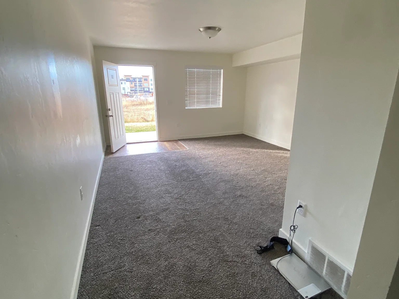 3 bed, 2.5 bath, 1800 sqft, $1,700 — Photo 4