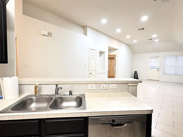 6818 Hampden Point Ct — Photo 6