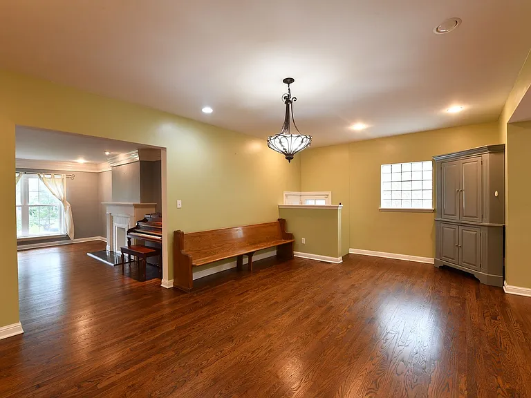 106 Manlyn Dr — Photo 19