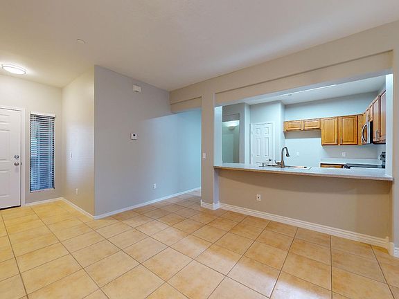 4th image of 805 S SYCAMORE -- #101