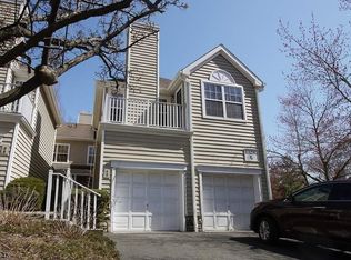 4 Springholm Dr, Berkeley Heights, NJ 07922