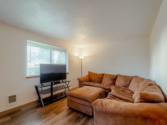 4th image of 10804-10810 Davisson Rd SW