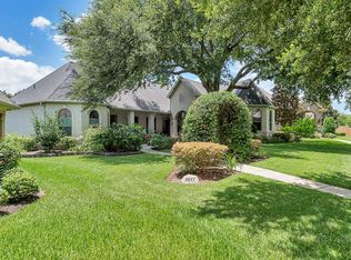 4611 Lake Village Dr, Weston Lakes, TX 77441