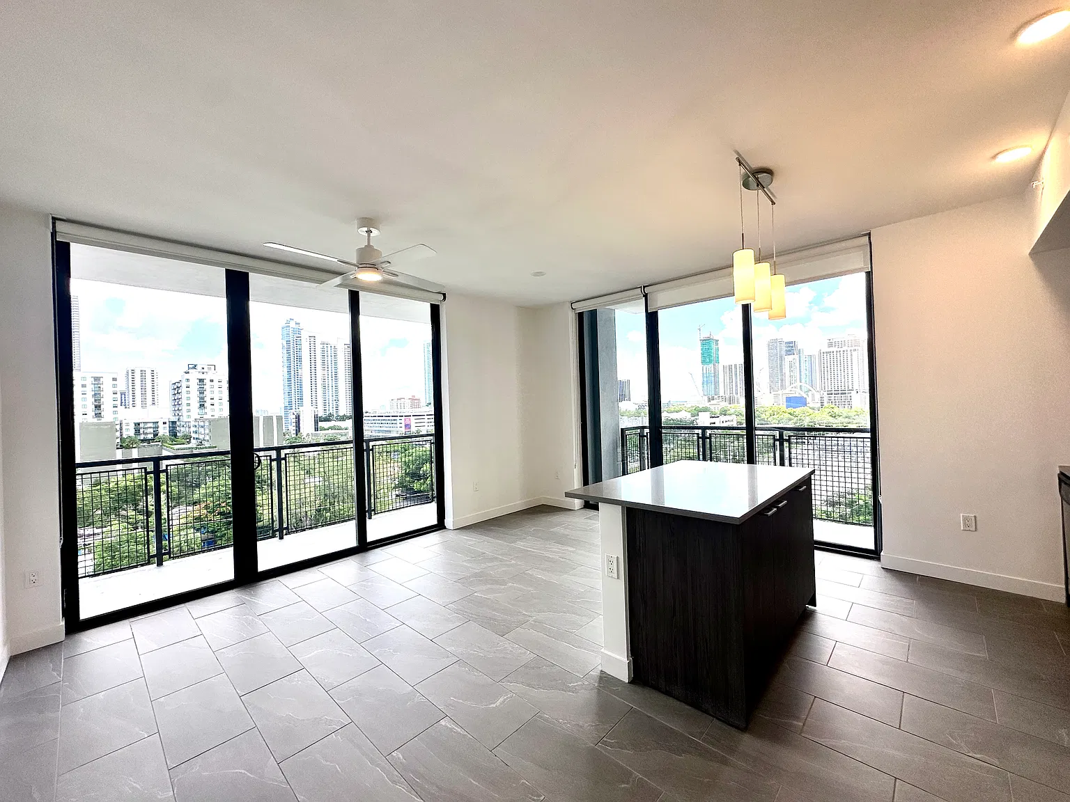 2 bed, 1052 sqft, $3,221 — Photo 3