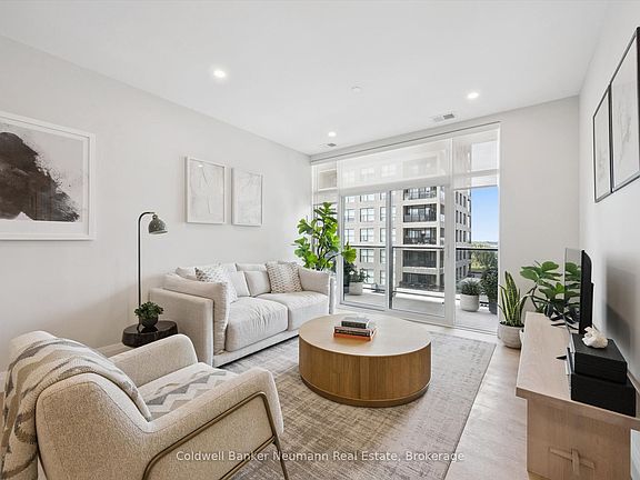 5th image of 1882 Gordon St #521