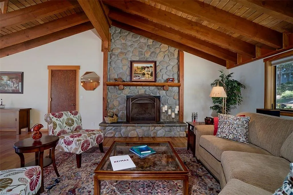 4 bed, 3.5 bath, 3298 sqft, $7,500 — Photo 4