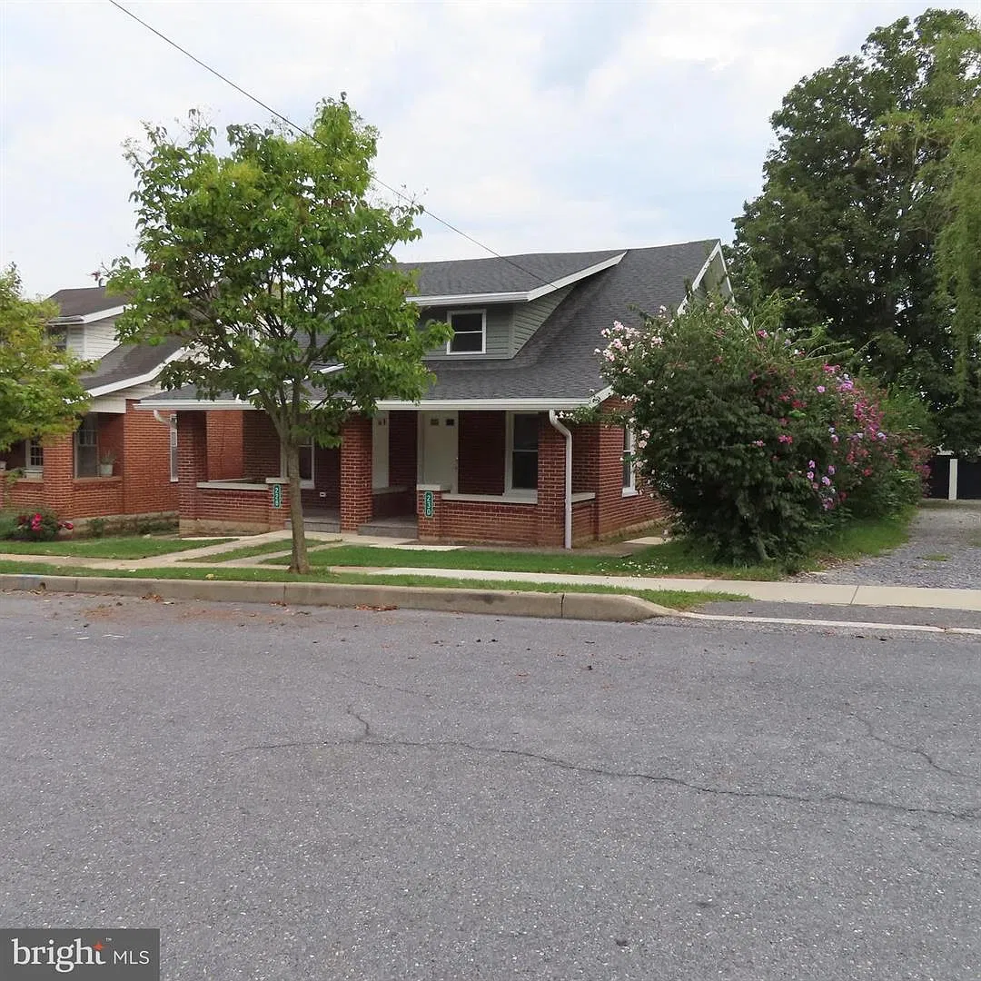 228 Rowe Ave — Photo 1