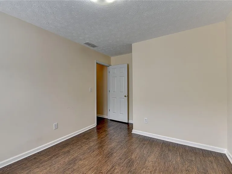 3380 McClure Woods Dr — Photo 41