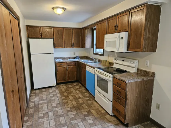 31 Basket St #G, Huntington, MA 01050