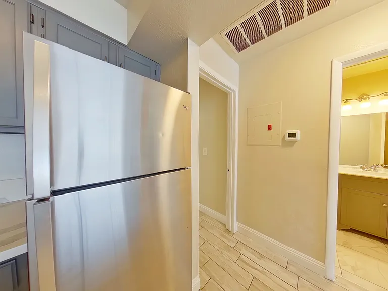 1640 Athol Ave — Photo 17