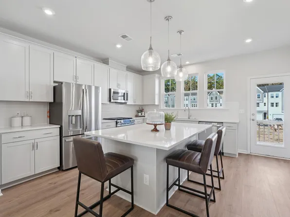 1046 Zelkova Ln, Chapel Hill, NC 27517