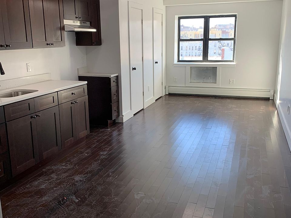 1st image of 2010 Walton Ave #2B