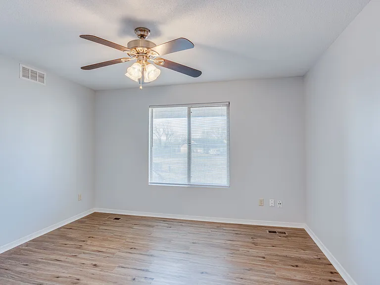1048 E Karla Ave — Photo 13