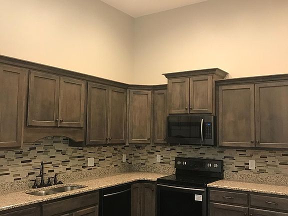 5th image of 632 Shetland Dr