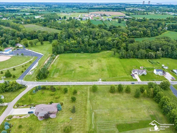 3 Nadeau Rd, Monroe, MI 48162