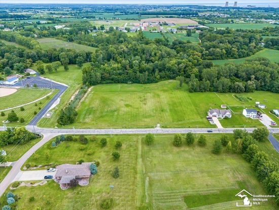 4 Nadeau Rd, Monroe, MI 48162