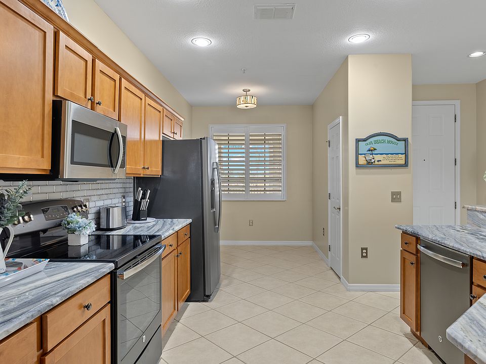 Eat in Kitchen Area / Pantry