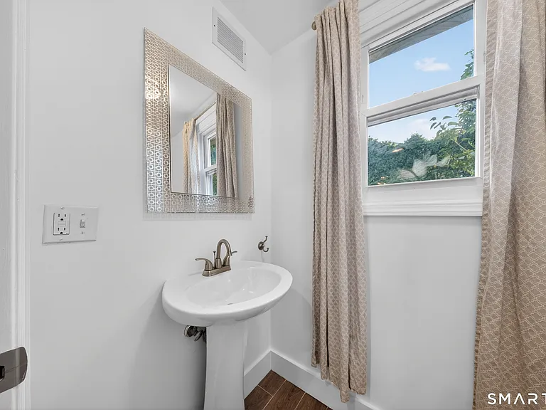 30 Noble St — Photo 18