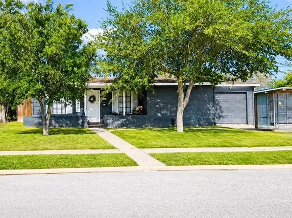 310 S 20th St, Kingsville, TX 78363