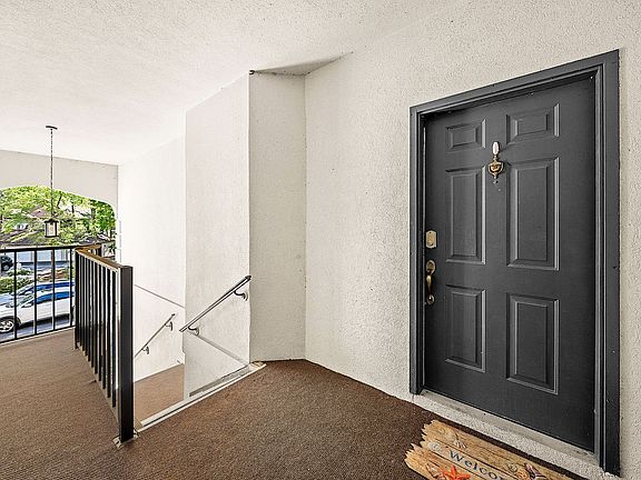 3rd image of 105 Pipers Ln