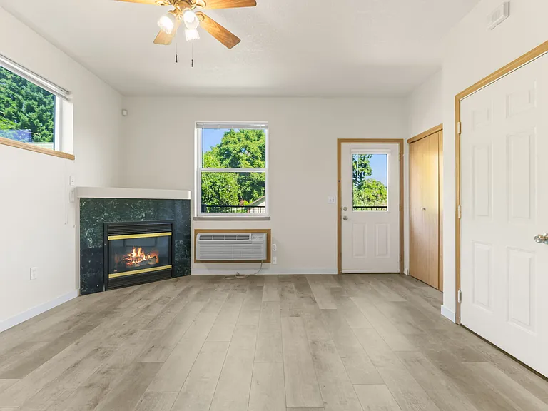 2020 NE Rodney Ave #C — Photo 8
