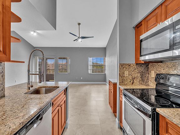 5th image of 2841 N Oakland Forest Dr APT 304