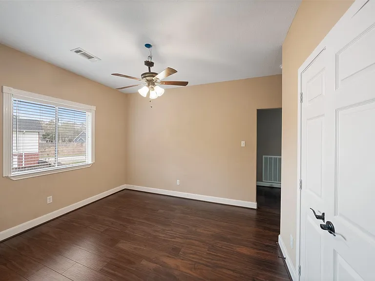 2438 Ripplewood Dr — Photo 15