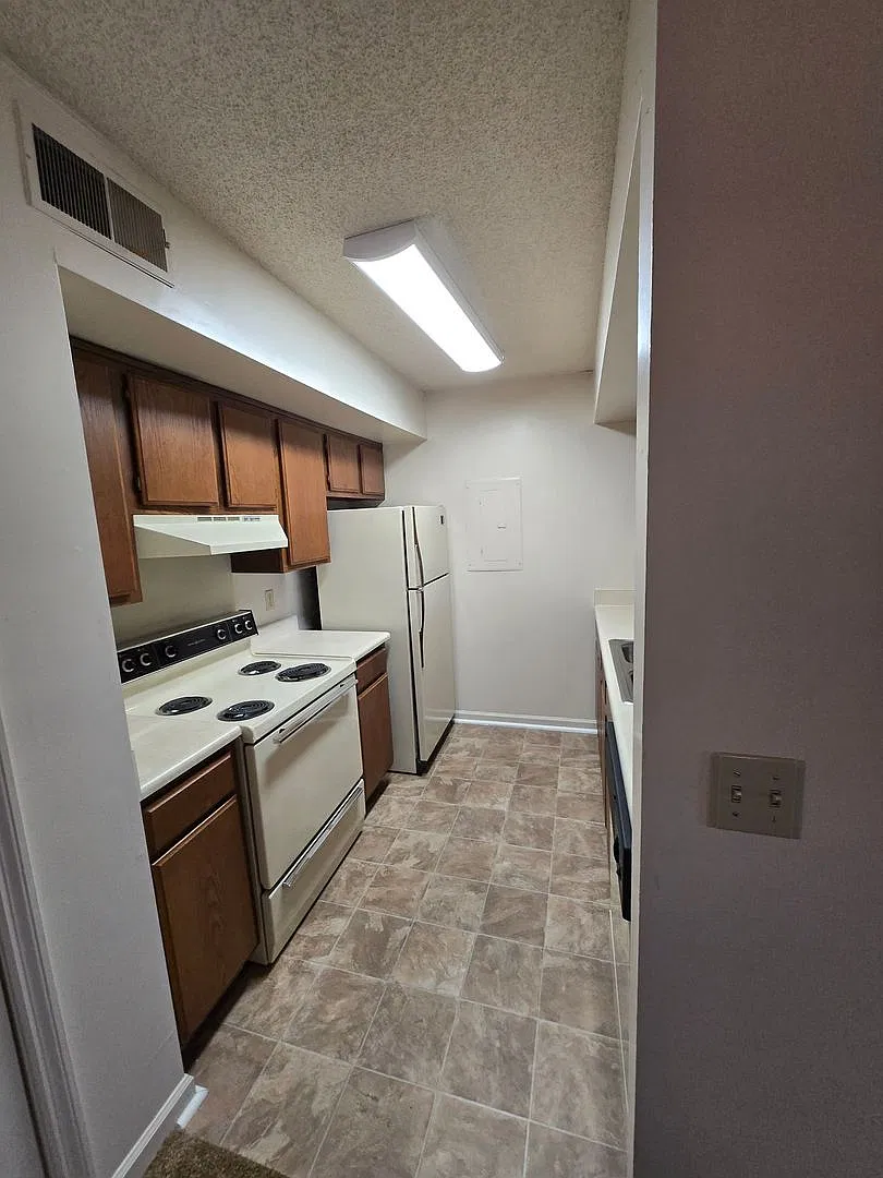 Tusculum Square Apartments and Townhomes — Photo 4