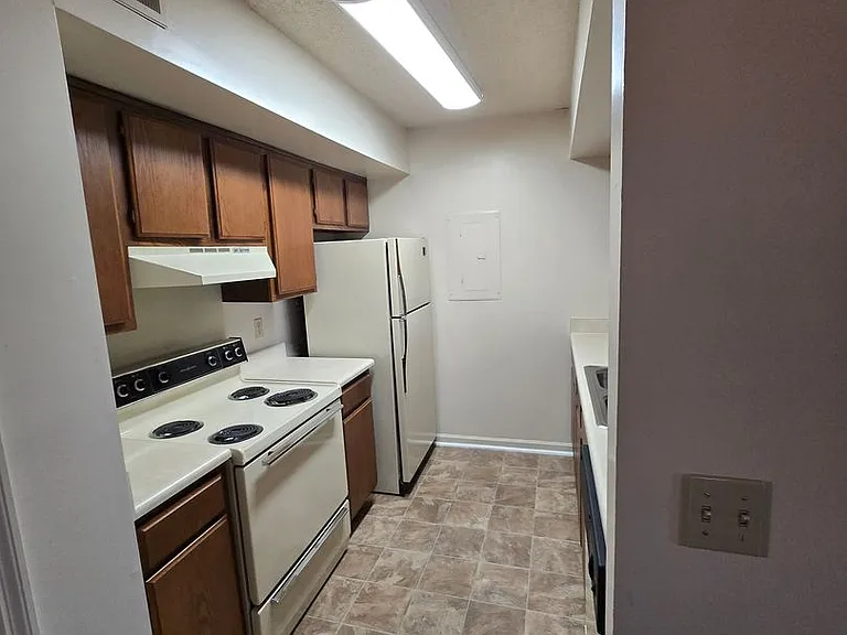 Tusculum Square Apartments and Townhomes — Photo 21