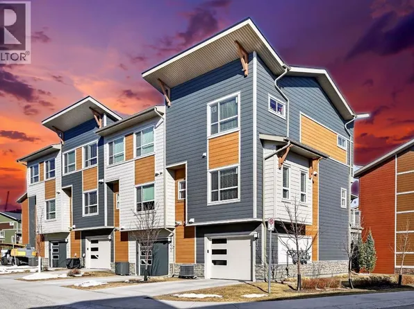 220 Harvest Grove Walk NE, Calgary, AB T3K 2P3