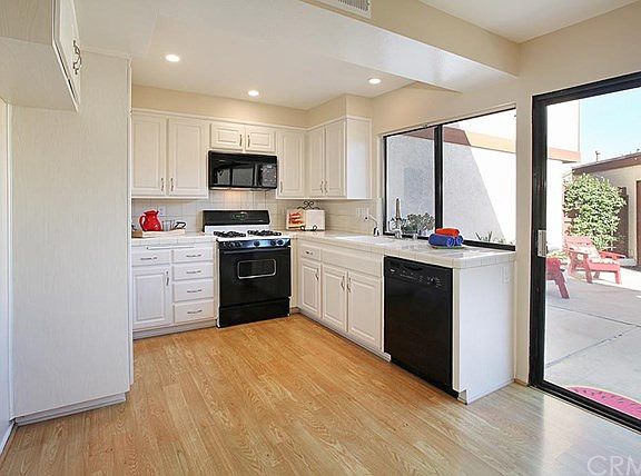 4th image of 2932 N Cottonwood St Unit 16