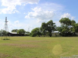 480 Rodeo Dr, Seguin, TX 78155