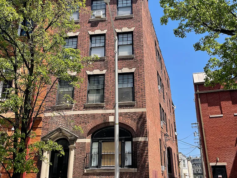 1203 Cathedral St #6 — Photo 4
