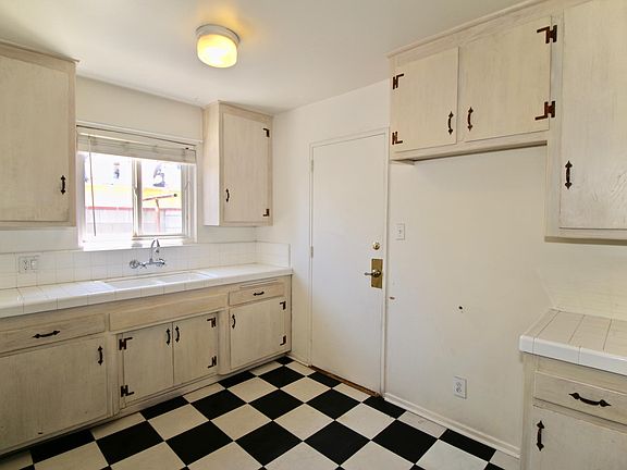5th image of 13314 Winfield St
