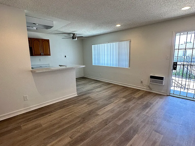 Courtyard Square Apartments — Photo 32