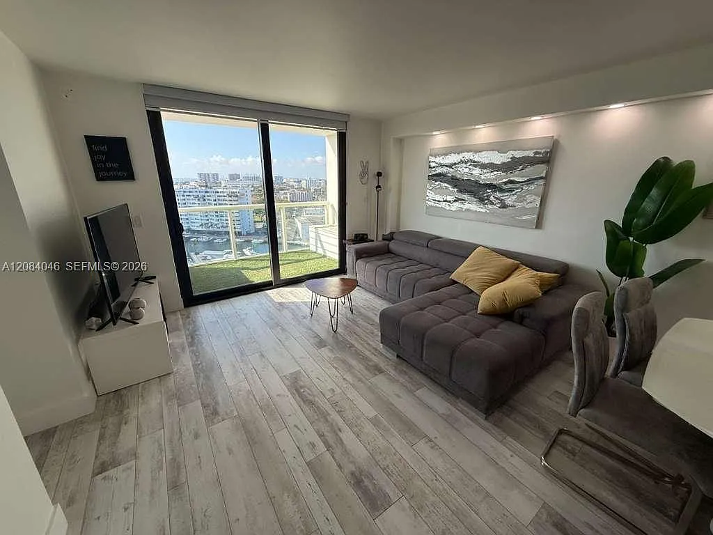 Sailboat Cay Condo — Photo 1