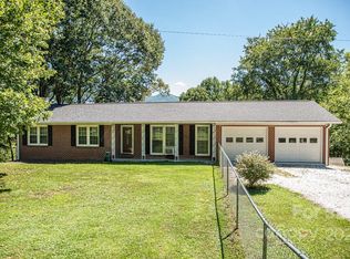 834 Green Mountain Dr, Burnsville, NC 28714