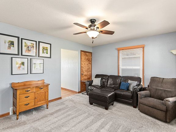 5th image of 601 12th Ave NW