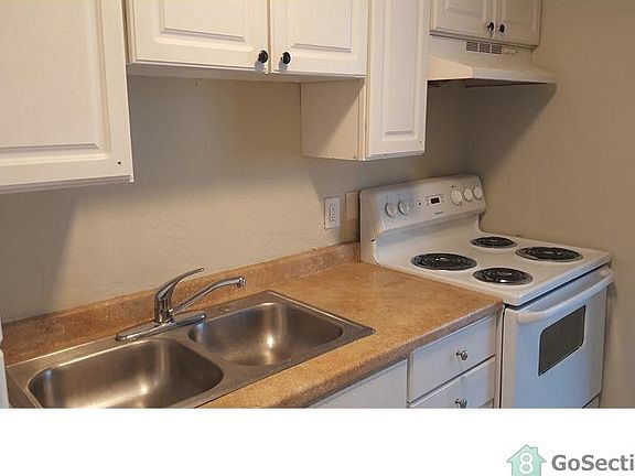 5th image of 806 N Sapodilla Ave