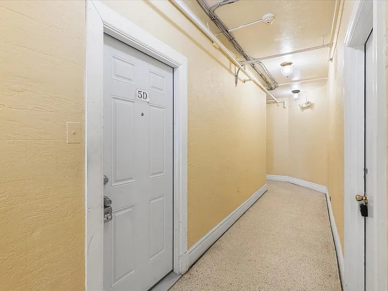 37 S Iowa Ave #5D — Photo 1