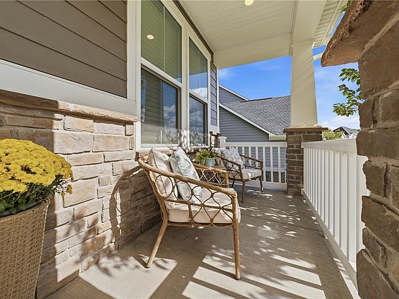 2nd image of 325 Crest Ln
