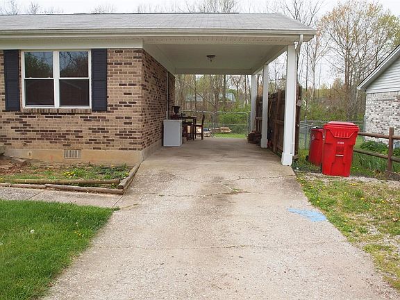 3rd image of 317 Highwood Dr