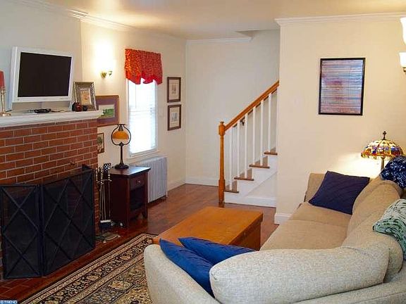 2nd image of 1011 E Newport Pike
