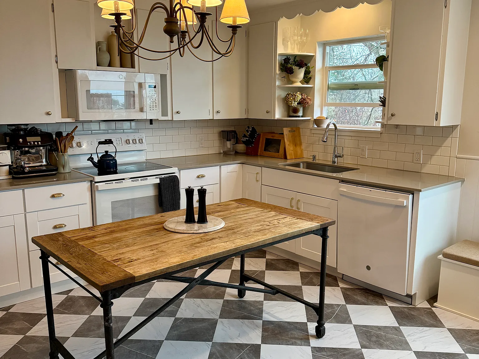 3 bed, 3054 sqft, $4,900 — Photo 3