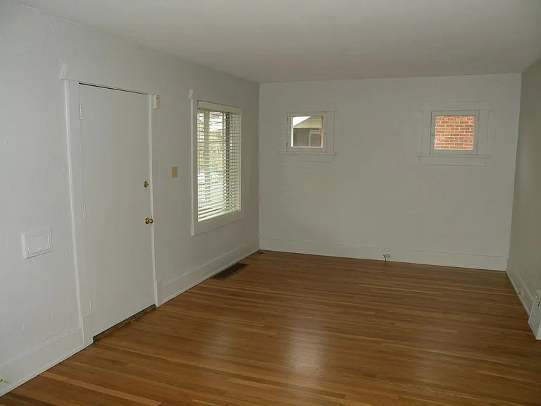 1054 S Vine St — Photo 7