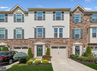 46 Village Green Ln, Sicklerville, NJ 08081