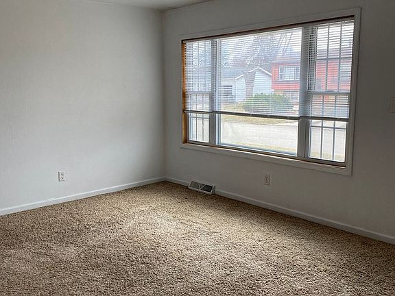 3rd image of 1662 Woodmayr Dr