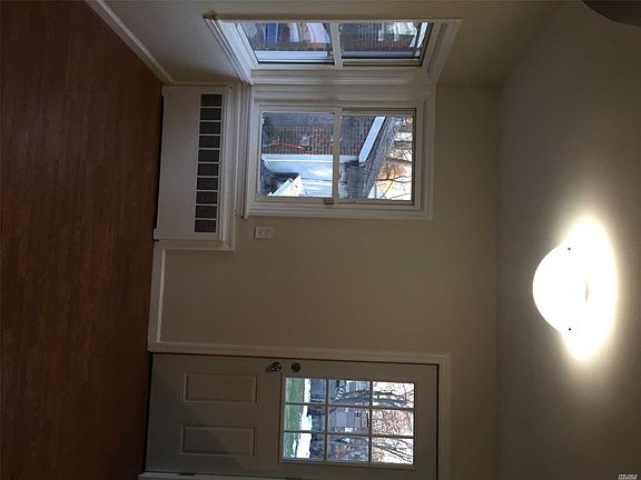 5th image of 60 W 10th St