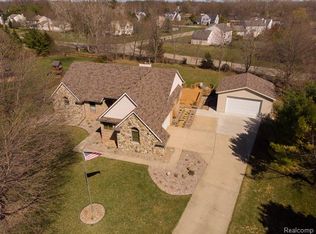 9955 Timothy Ln, South Lyon, MI