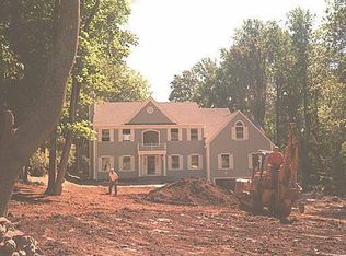 1 Fox Gln, Stamford, CT 06903